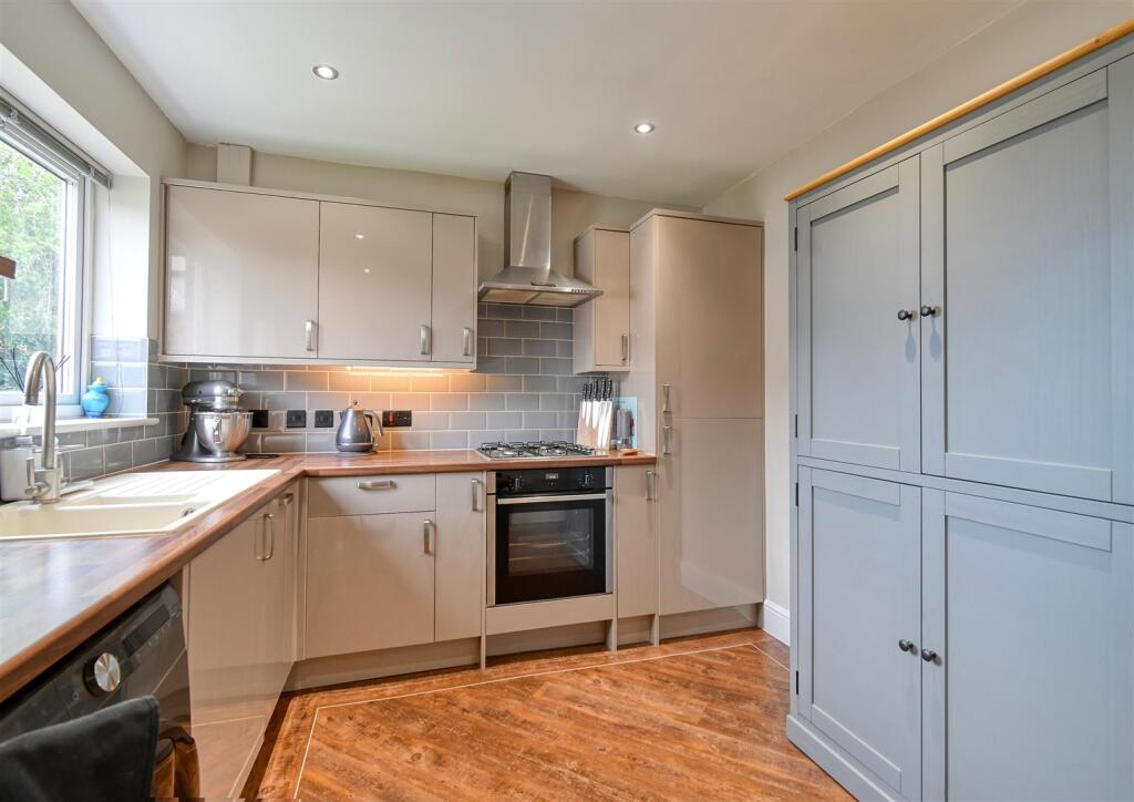 16 Ridley Close-02.jpg