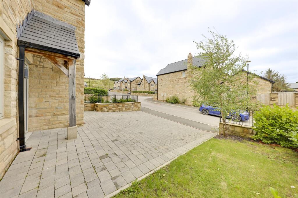 Front Parking &amp; Garden