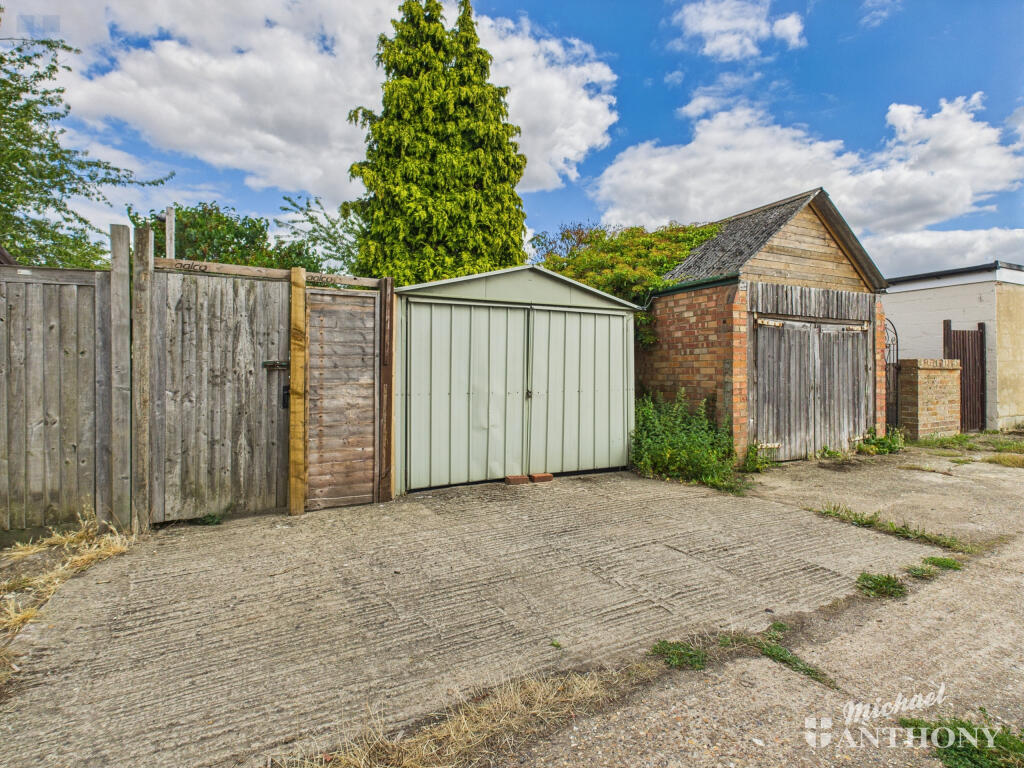 CAM03852G0-PR0389-STILL014