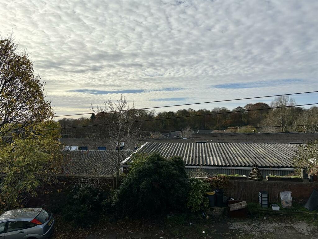 Bramleys Estate Agents - Field Top - Bailiff Bridg