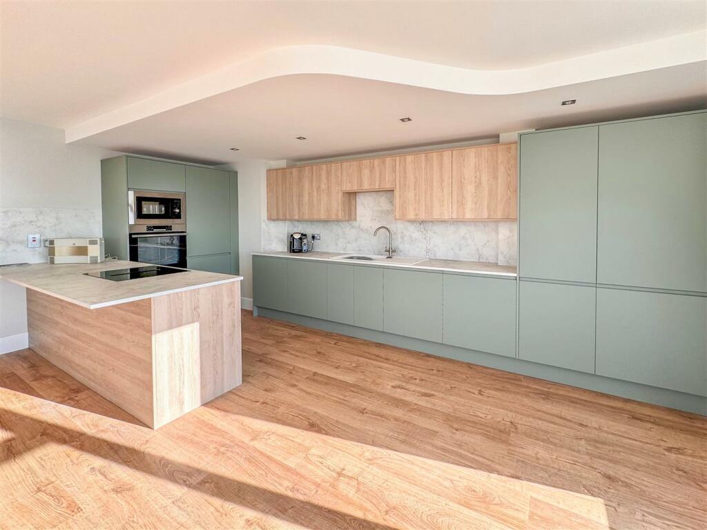 Kitchen1.jpg