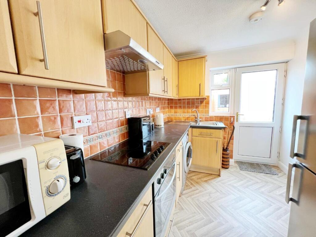 Kitchen pic 1.jpg