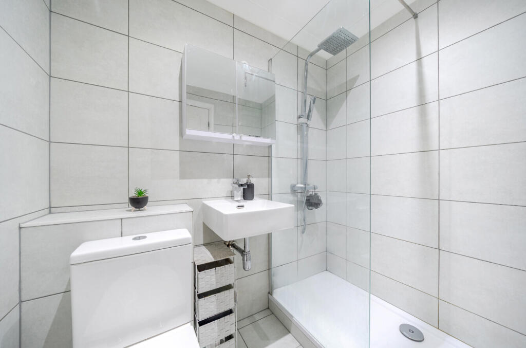 1328650-6-6880f6d...