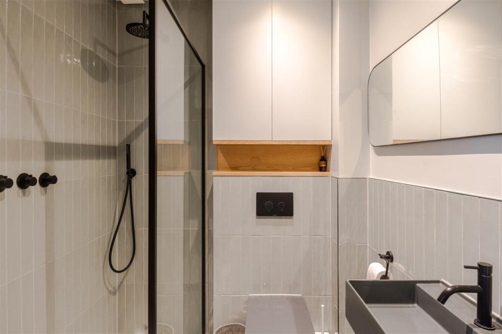 18 Cleveland Street-