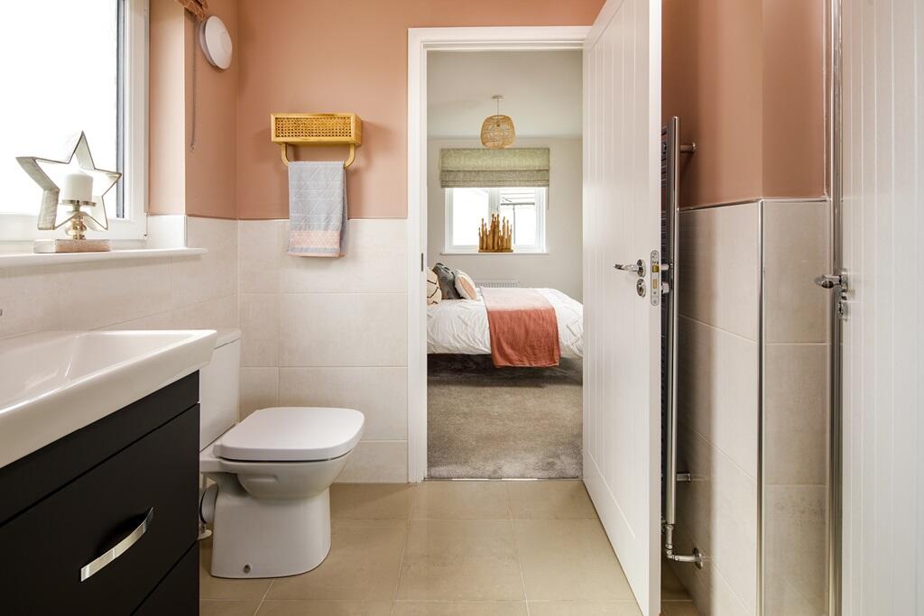 Jack and Jill en suite between bedroom 2 &amp; 3