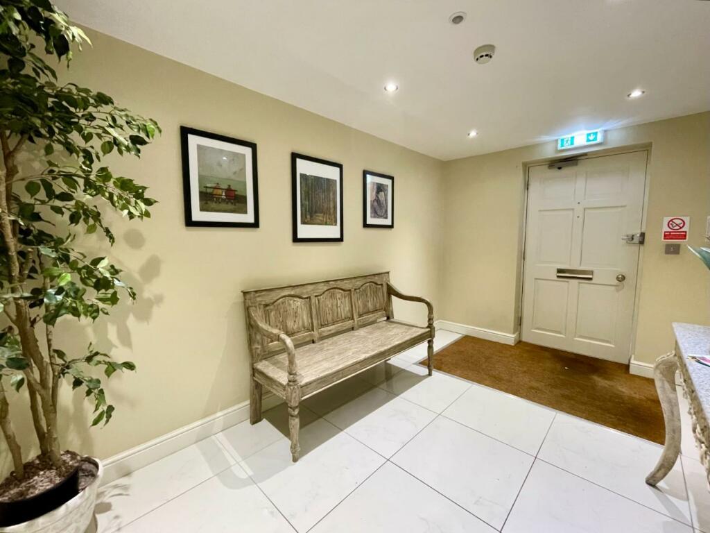 COMMUNAL ENTRANCE HALL