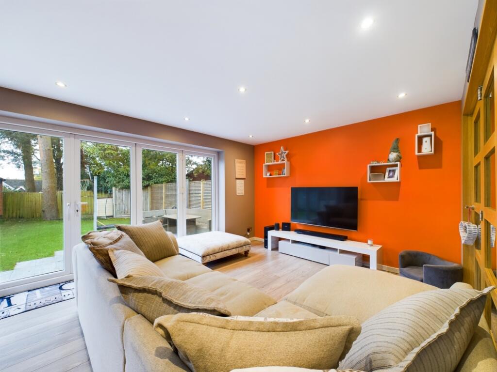 Lrg_CAM03624G0-PR0084-STILL021