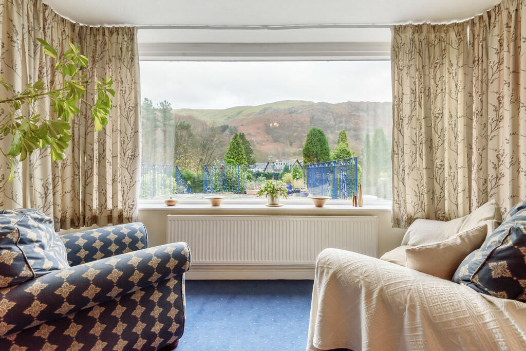 Living Room Bay a...