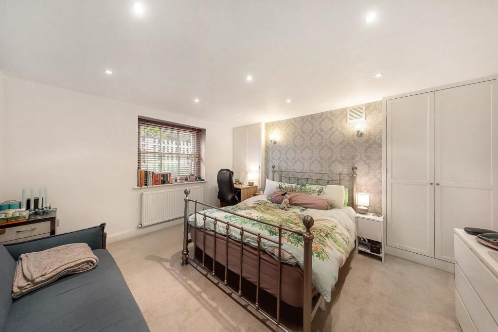 Bedroom (2).jpg