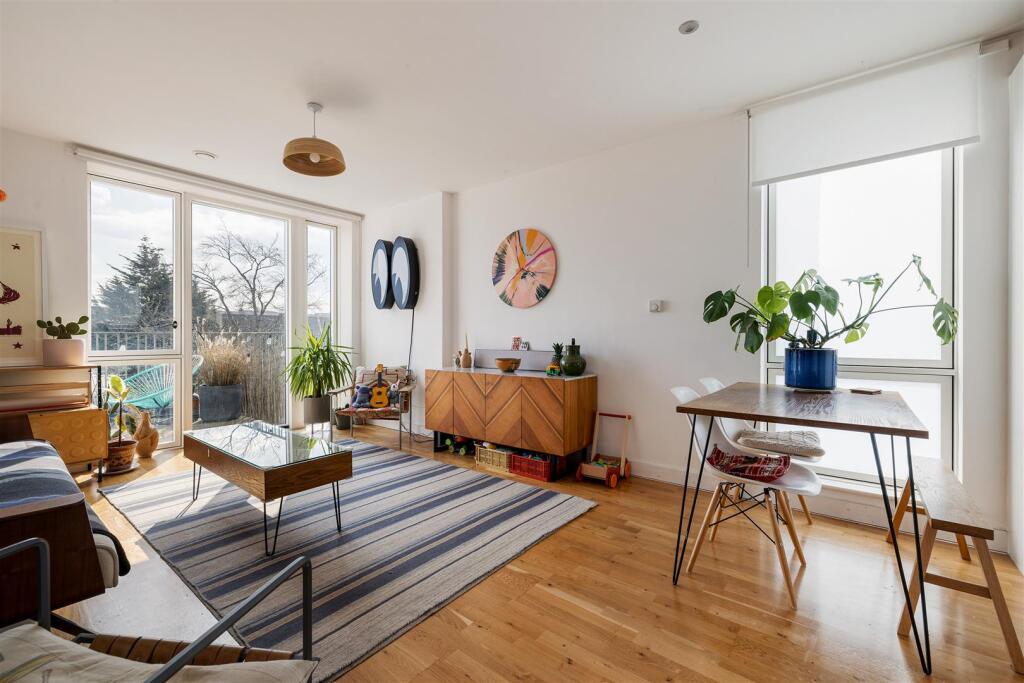 Britains Apartments 27 Sutherland Road, E17