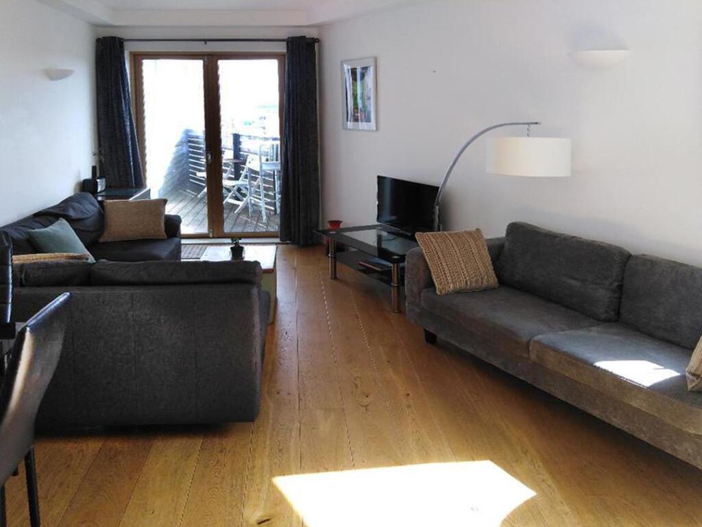Living Room 2.jpeg