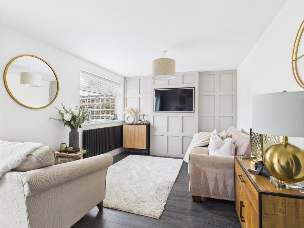 CAM03729G0-PR0062-STILL009