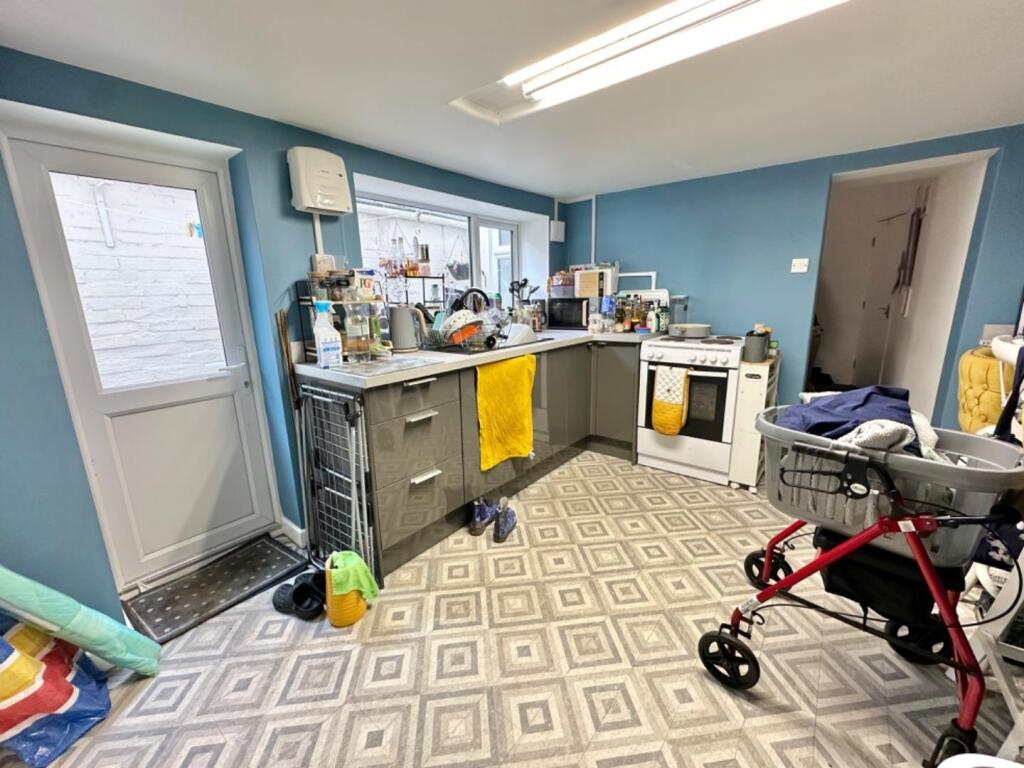 Flat 1 - Kitchen.jpg