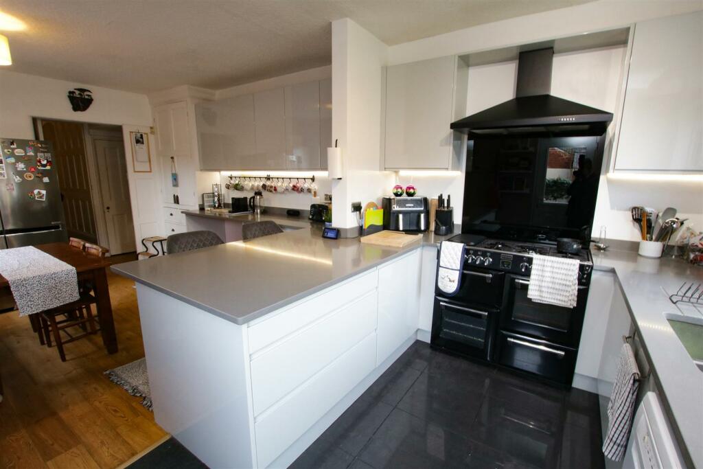 OPEN PLAN DINING KITCHEN