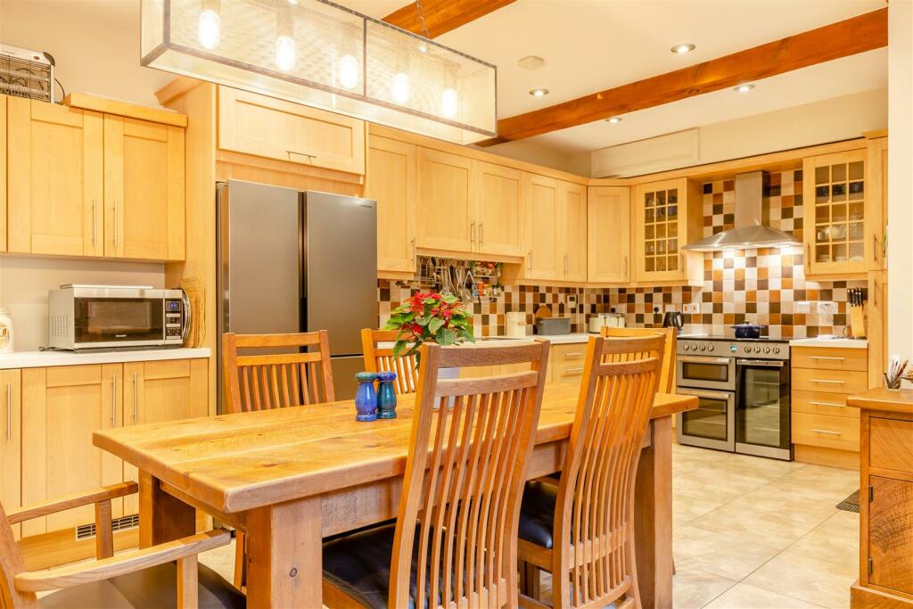 8580394-interior25.jpg