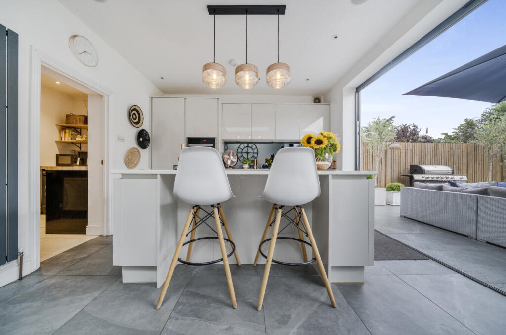 1330344-22-6884f0...