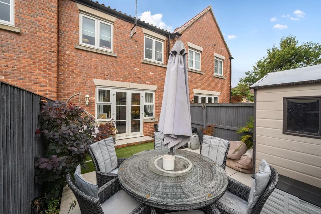 garden seating area.jpg