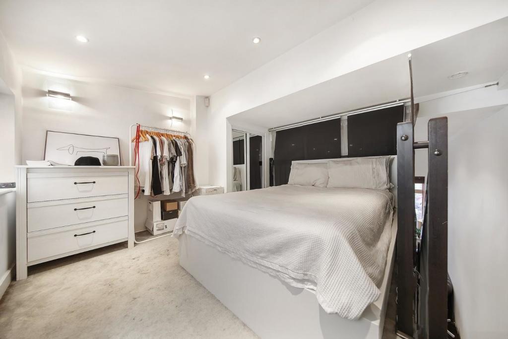Bedroom.jpg