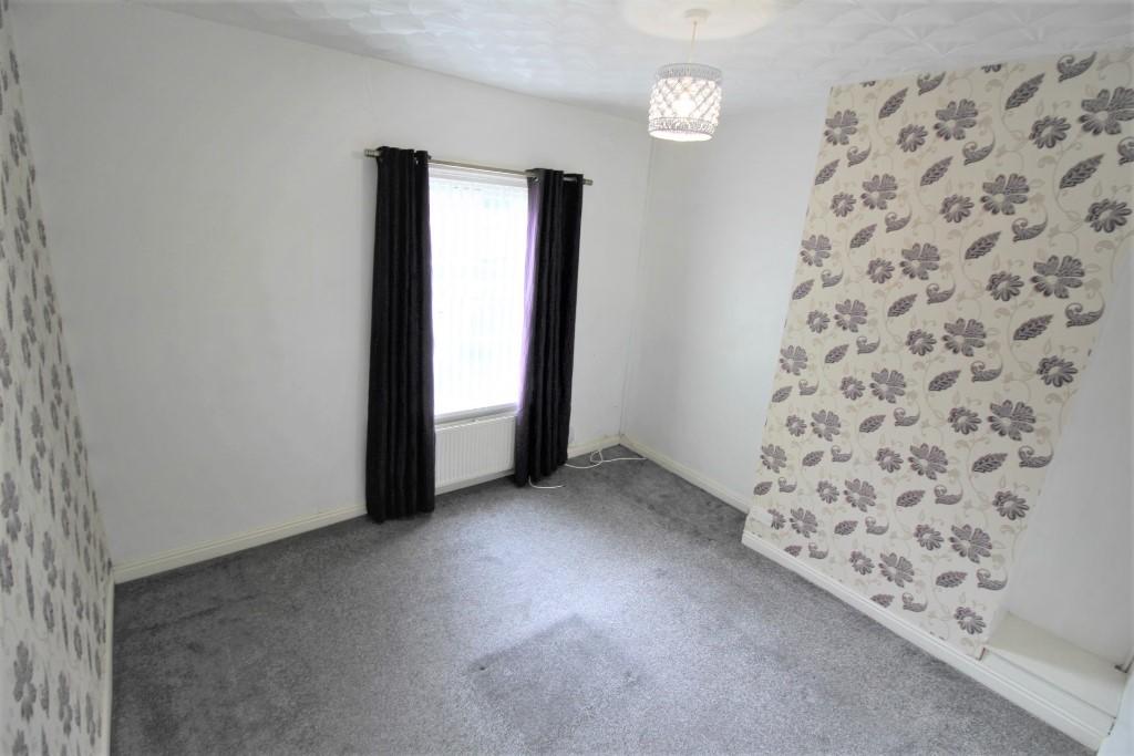 1st Bedroom (b) 