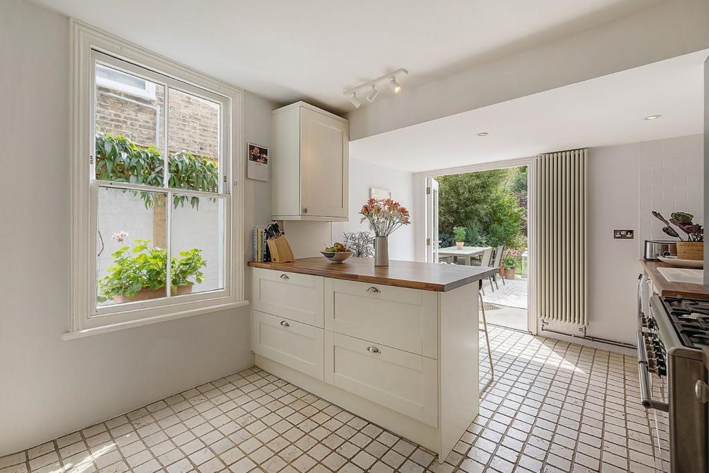 Kitchen (1).jpg