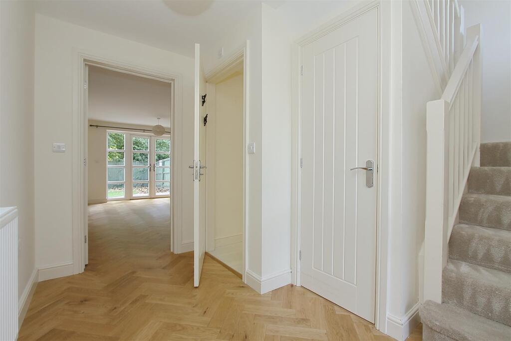 2 ivors court PH19.jpg