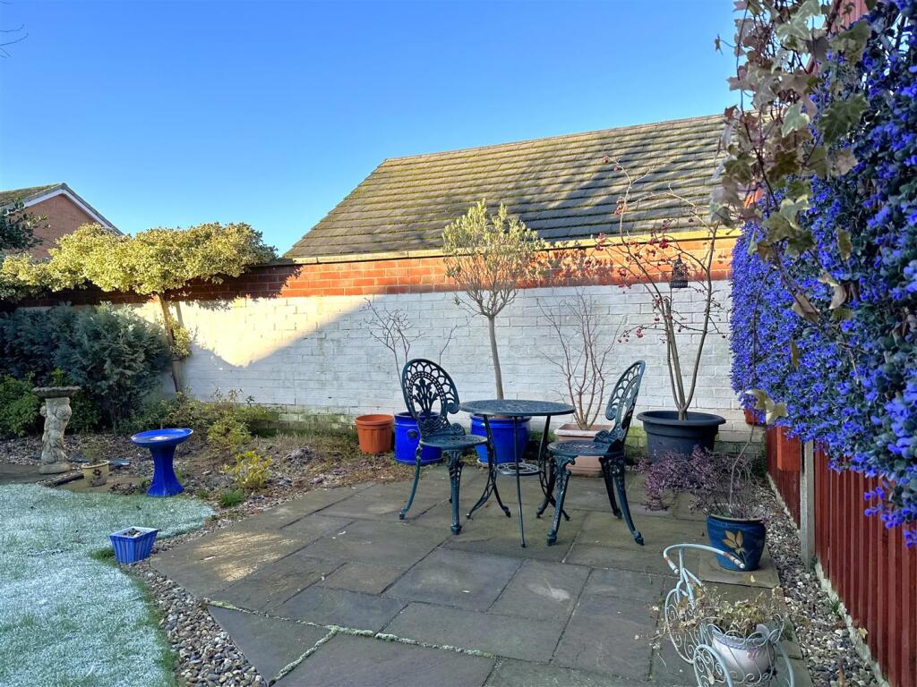 Secluded Paved Seating Area 009