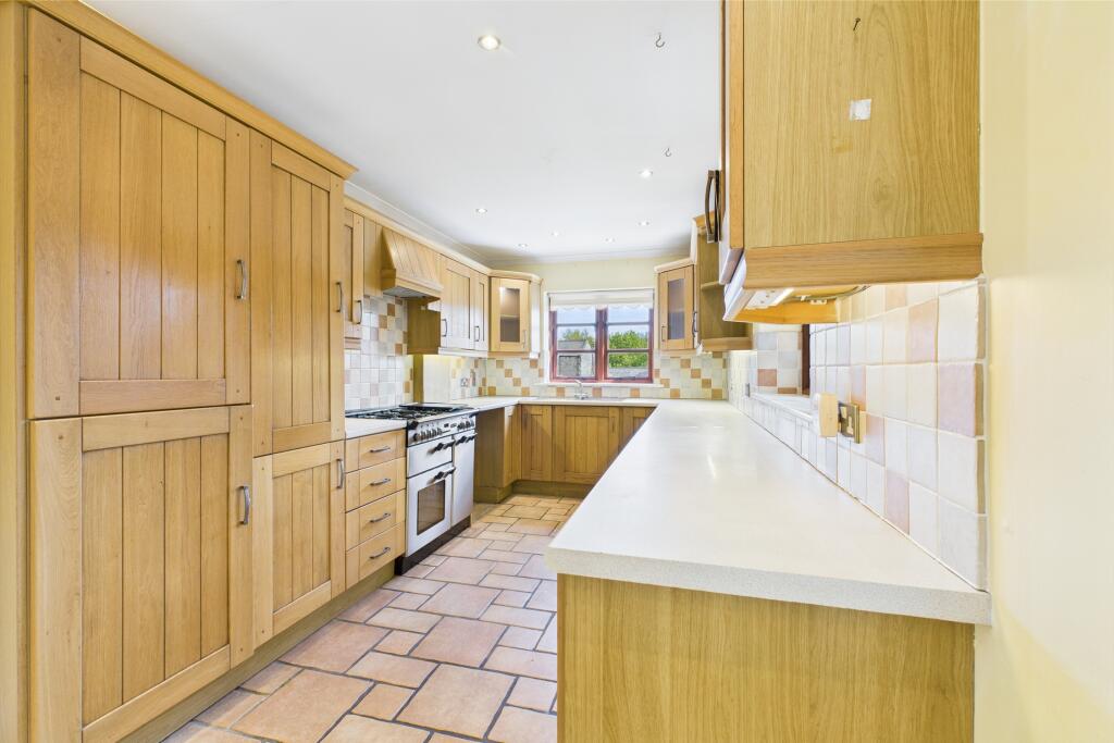 CAM04201G0-PR0080-STILL016