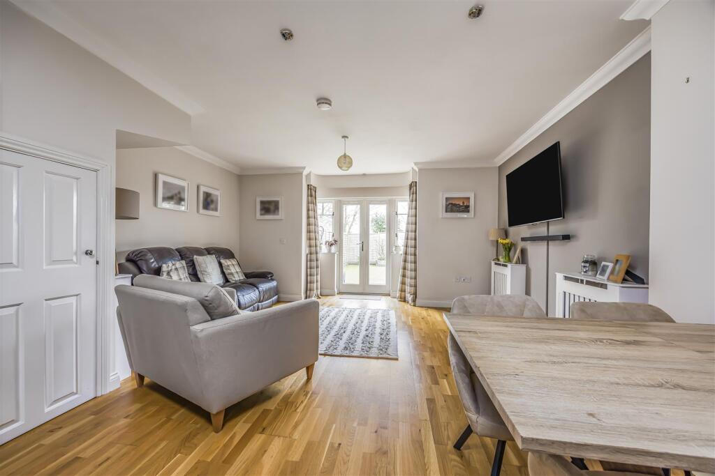 10 Castle Mews, Horndean-PorticoMarketing-SoldBy-2