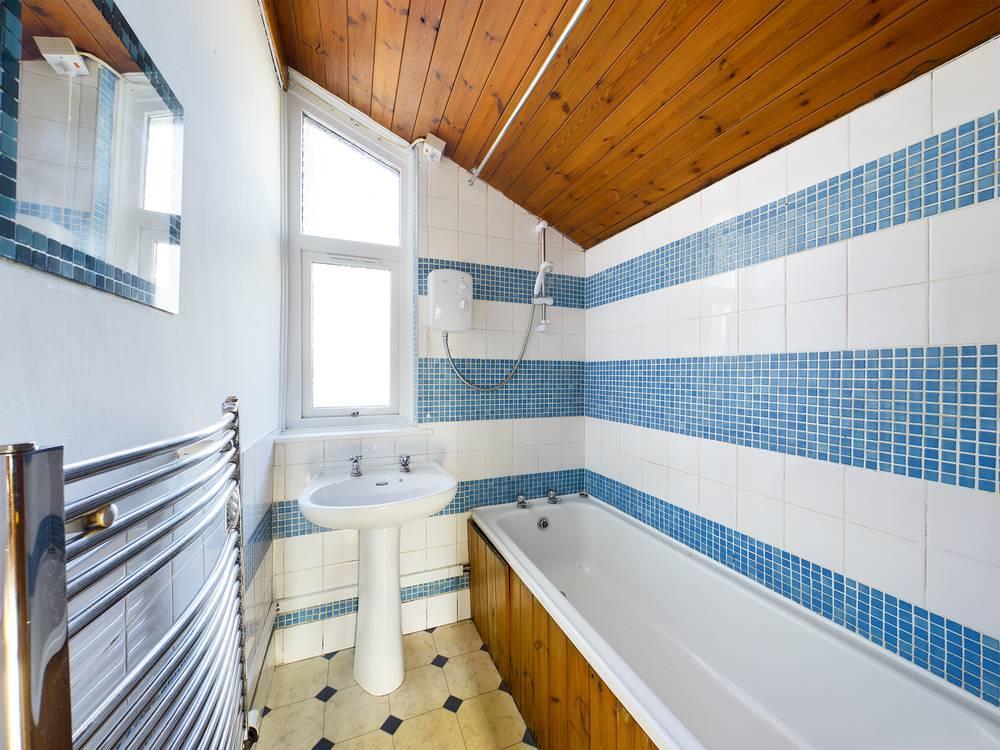 49 Mount Wise Bathroom