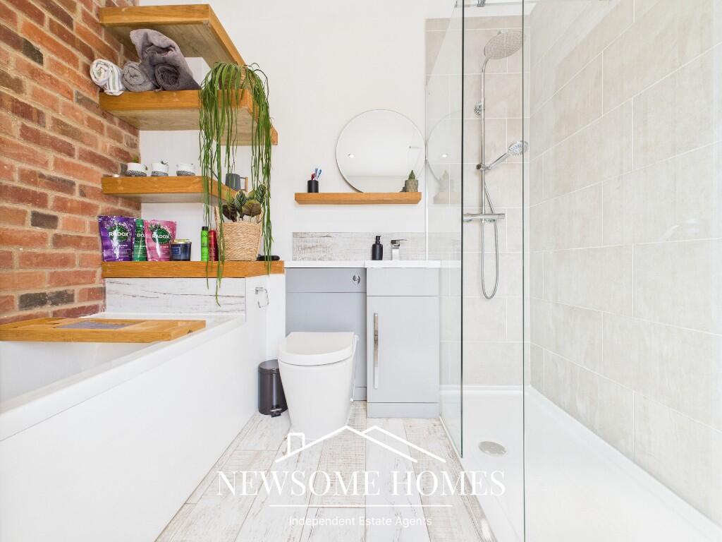 Bath/ Shower Room