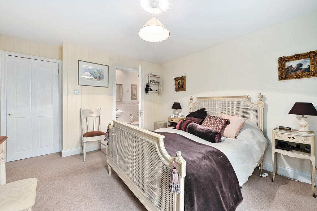 10 Jarretts Close...