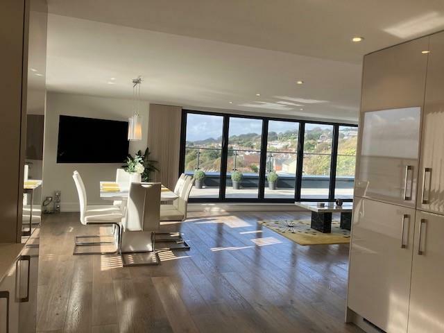Dining area 2.jpg