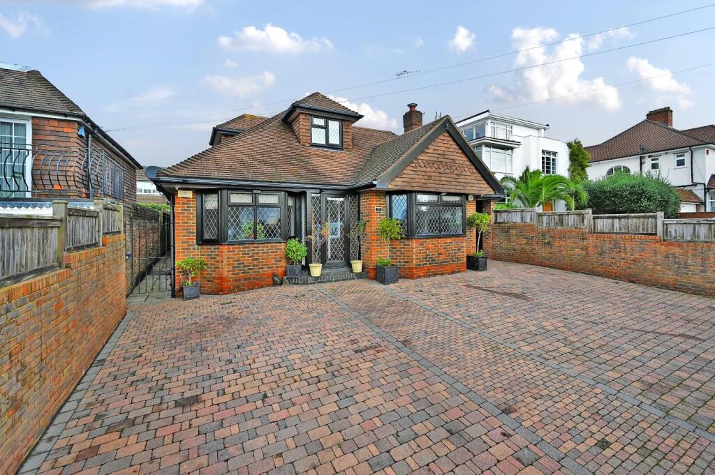 27 The Droveway BN3 (2).jpg