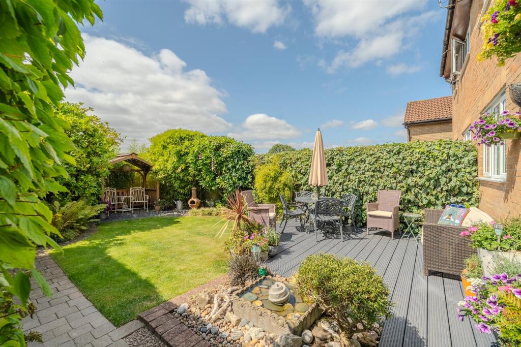 21 Pine Tree Road-17.jpg