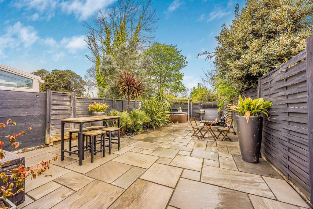 177 Hawthorn Crescent, Cosham-Small-PorticoMarketi