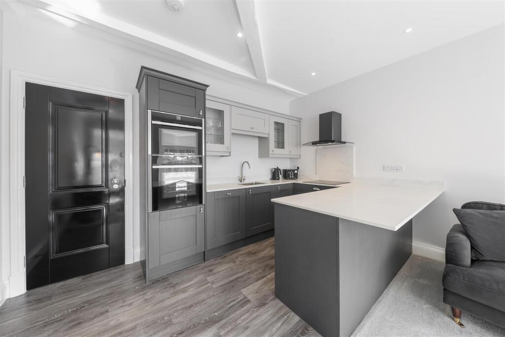 BREAKFAST KITCHEN AREA