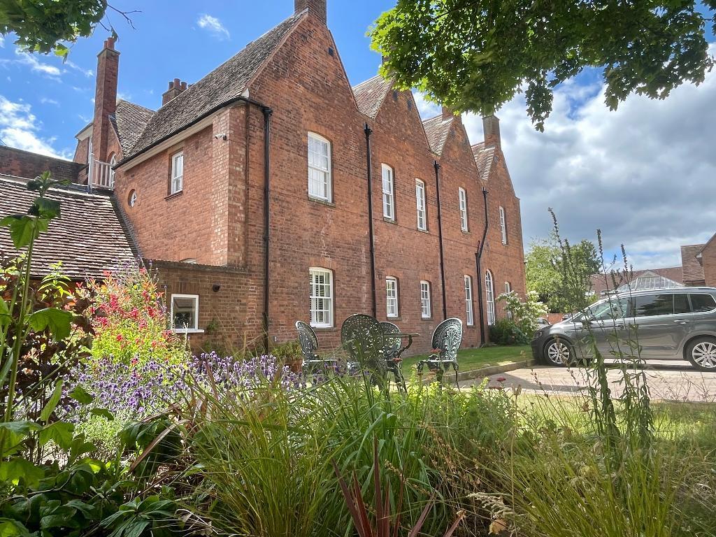 St Leonard's House in a quiet location!