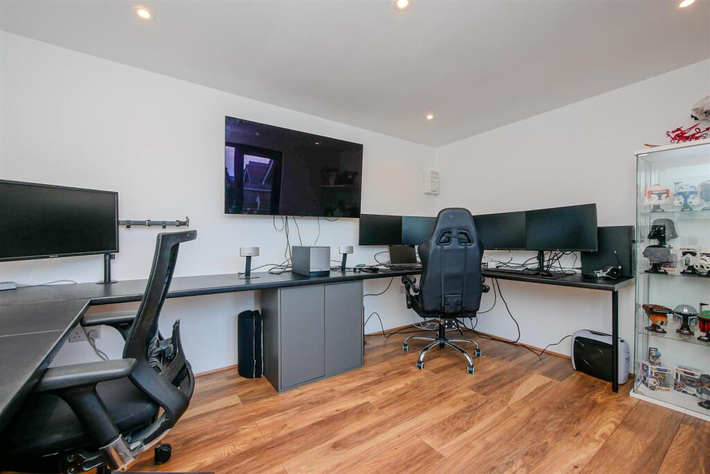 OUT BUILDING/HOME OFFICE