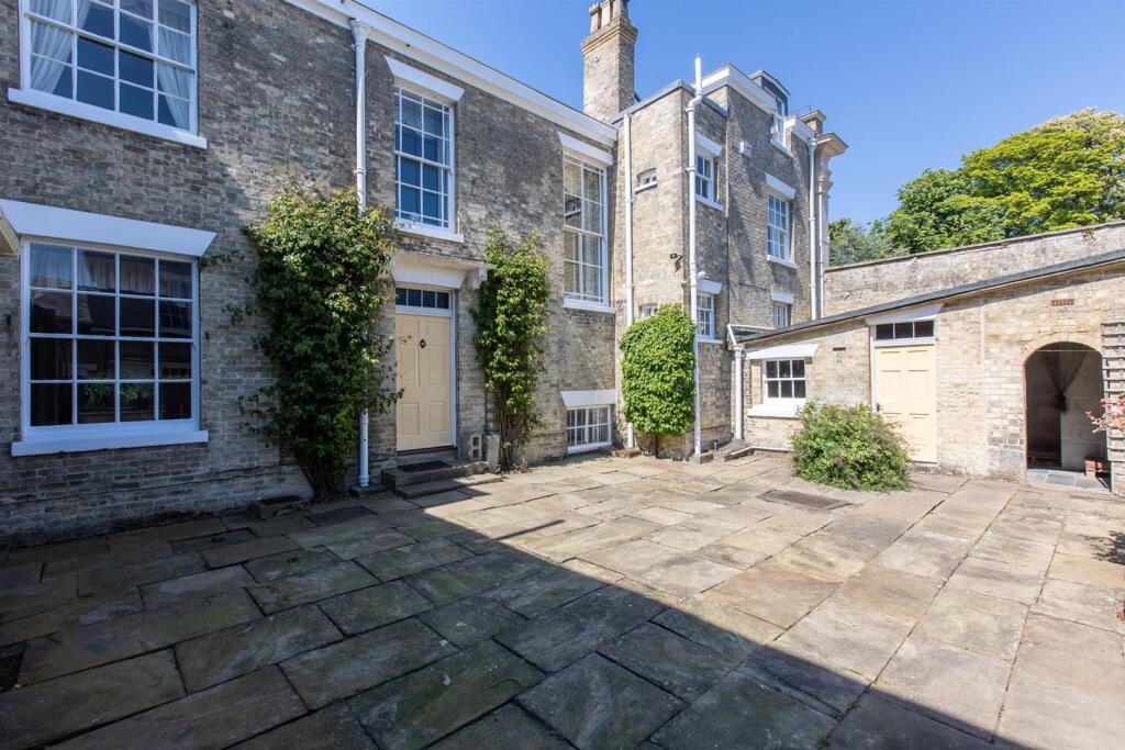 Enclosed courtyard