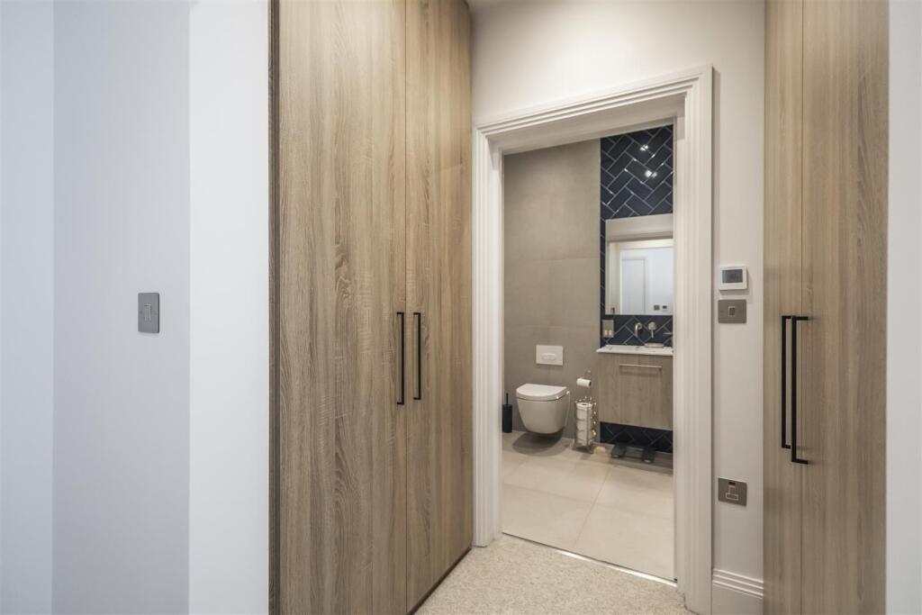 DRESSING AREA