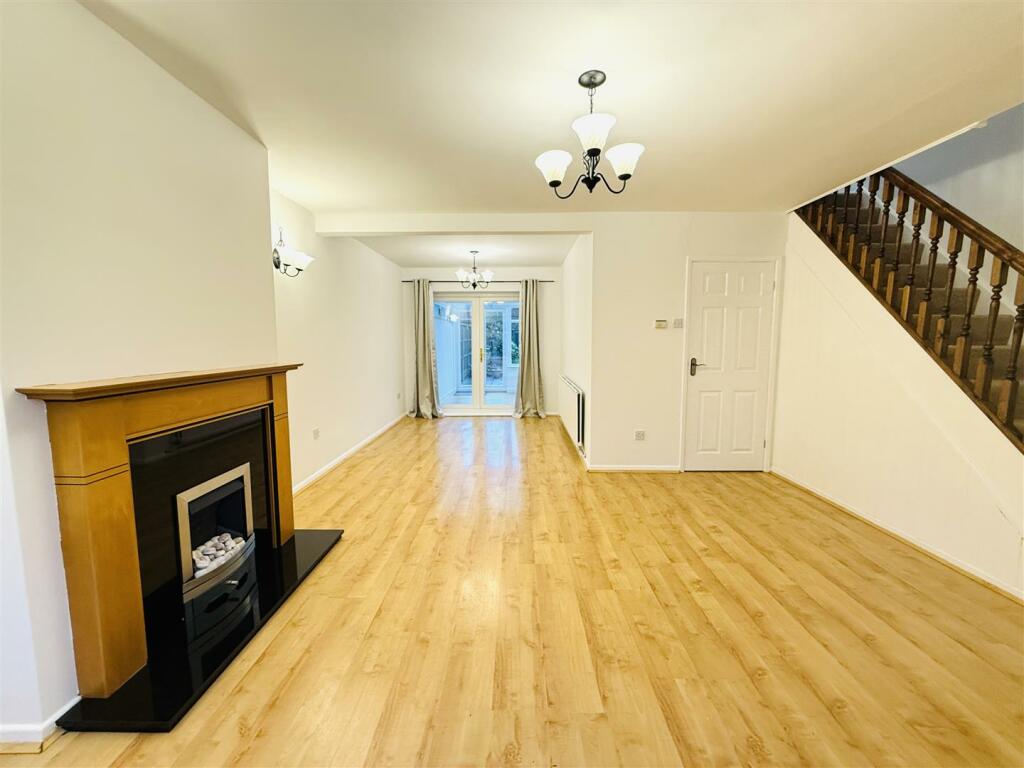 Living Room/Dining Area