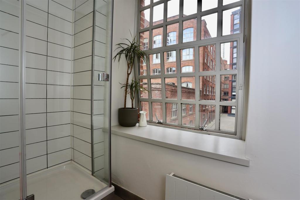 En suite 2.JPG