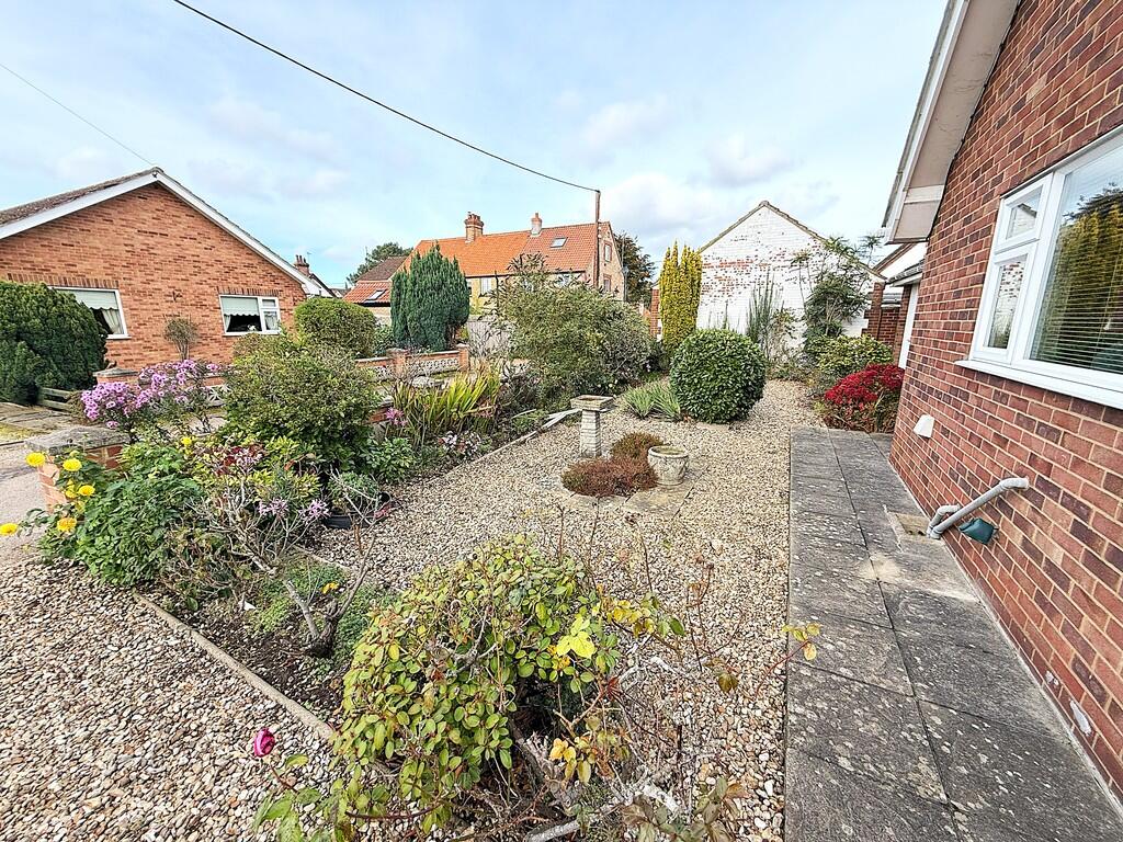 FRONT GARDEN