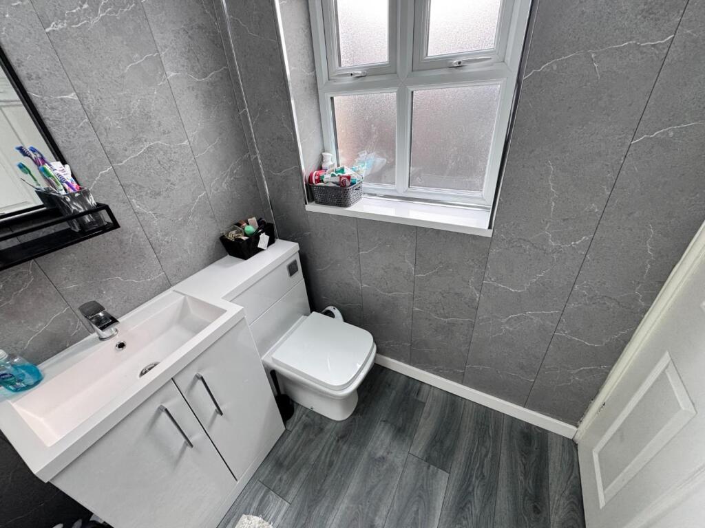 GROUND FLOOR BATHROOM