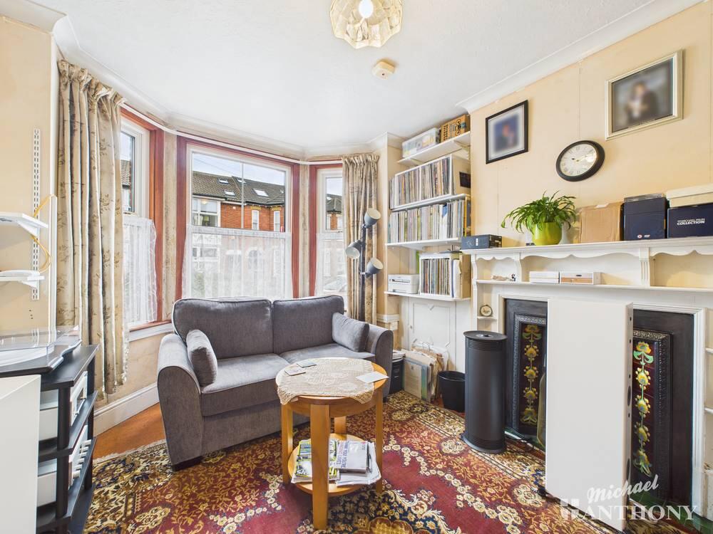 CAM02773G0-PR0361-STILL001-thumbnail-h750-70