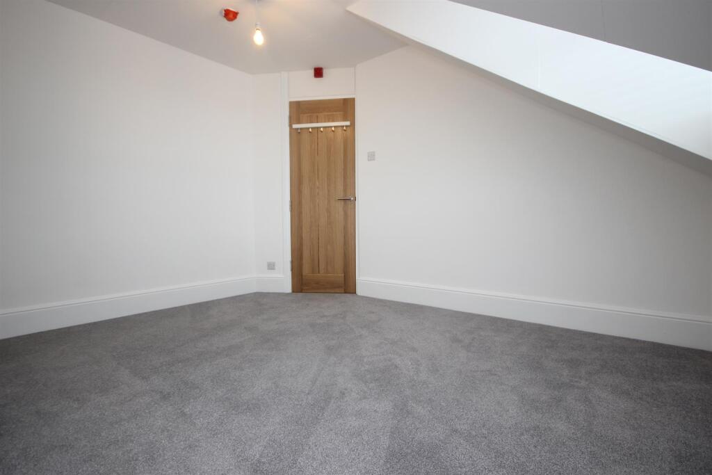 Bedroom 1.1.JPG