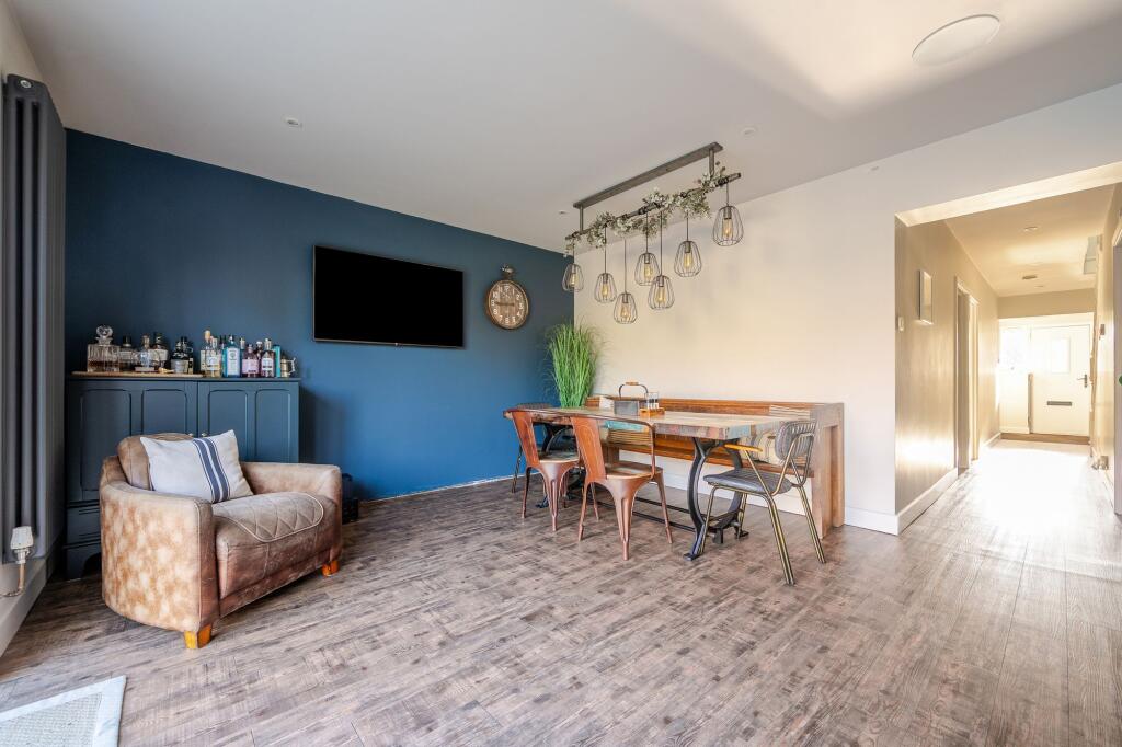 Kitchen/ Dining Room