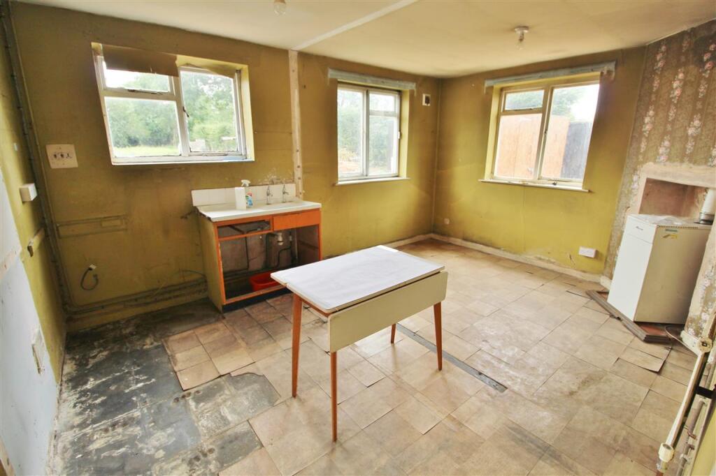 BREAKFAST KITCHEN