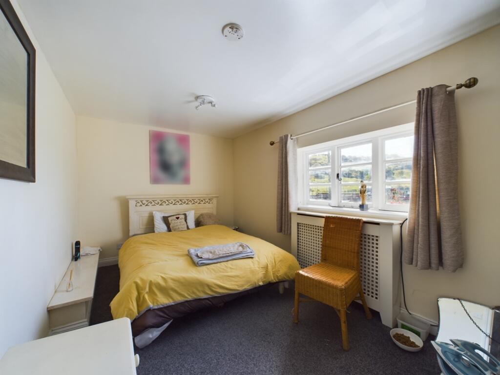 CAM01740G0-PR0279-STILL006