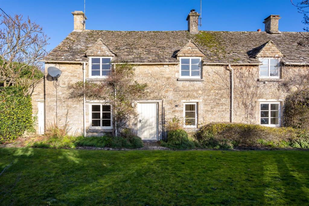 37 - The Old Forge - GL7 7HB - Web.jpg